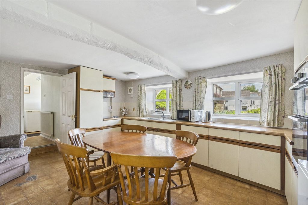 Property photo 3 of 12 Kitchen