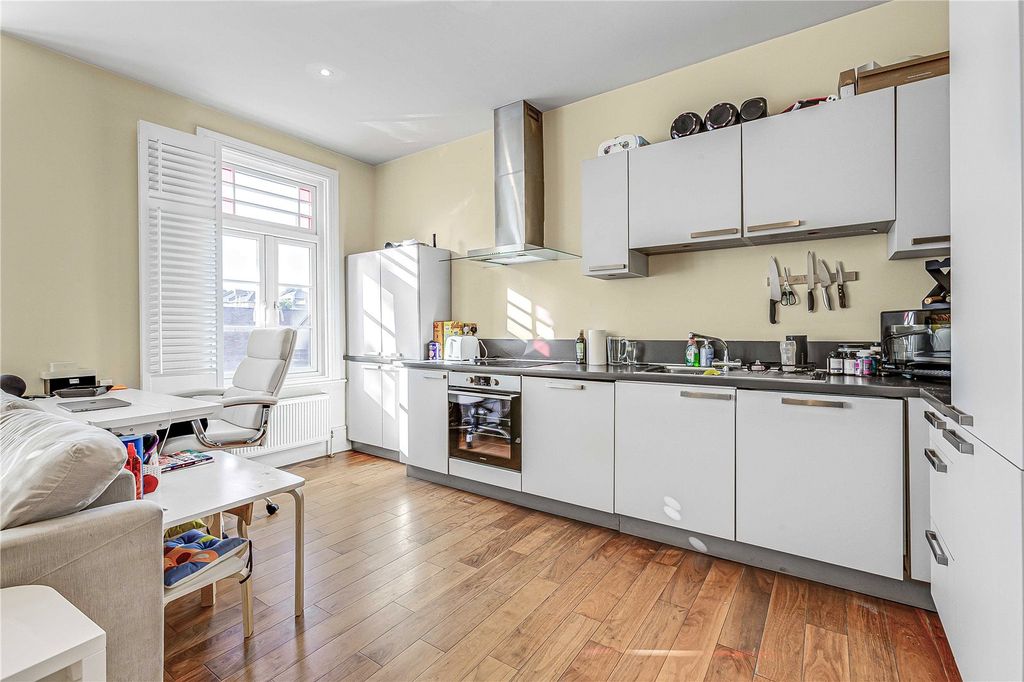 Property photo 2 of 12 Kitchen
