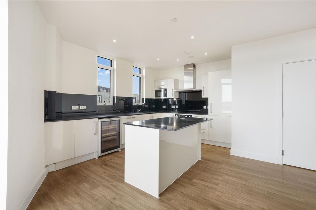 Property photo 3 of 19 Flat 80, Marsworth House - Defiobhuhr0Fqylunk1v.Jp
