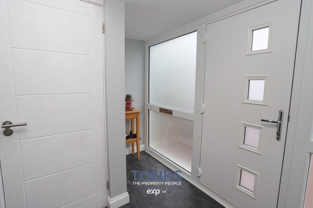 Property photo 2 of 31