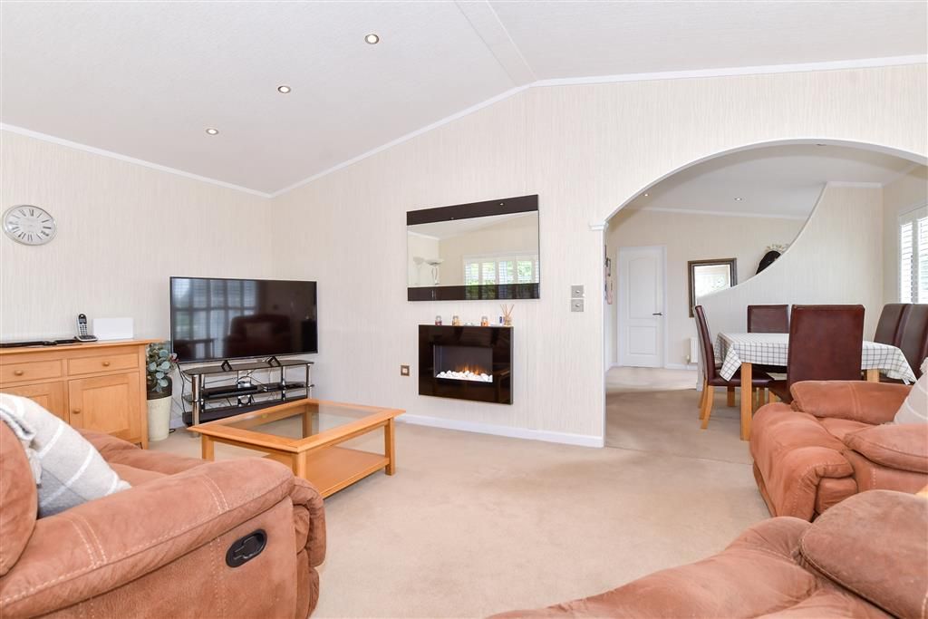 Property photo 2 of 10 Lounge