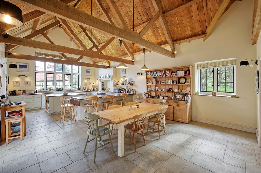 Property photo 3 of 25 Kitchen/Breakfast Rm