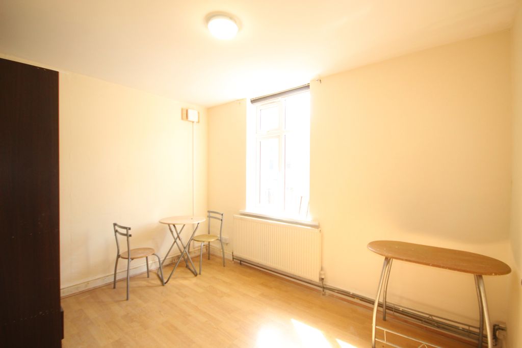 Property photo 1 of 4 Ealing Road, Wembley, Middlesex Ha0