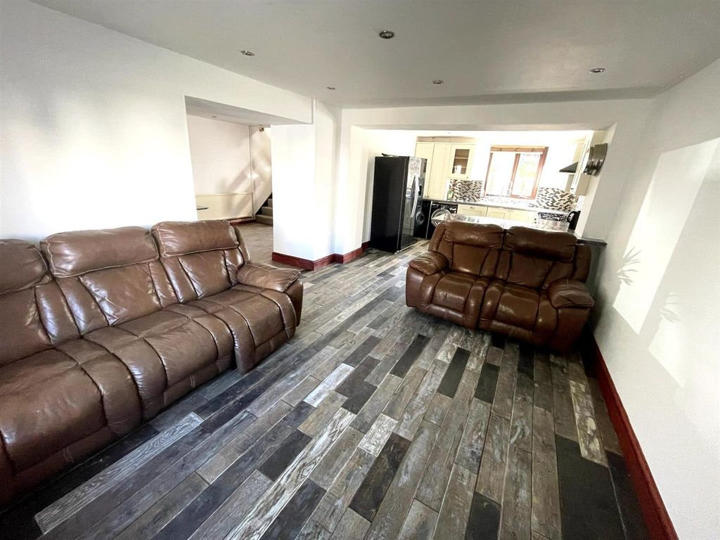 Property photo 2 of 25