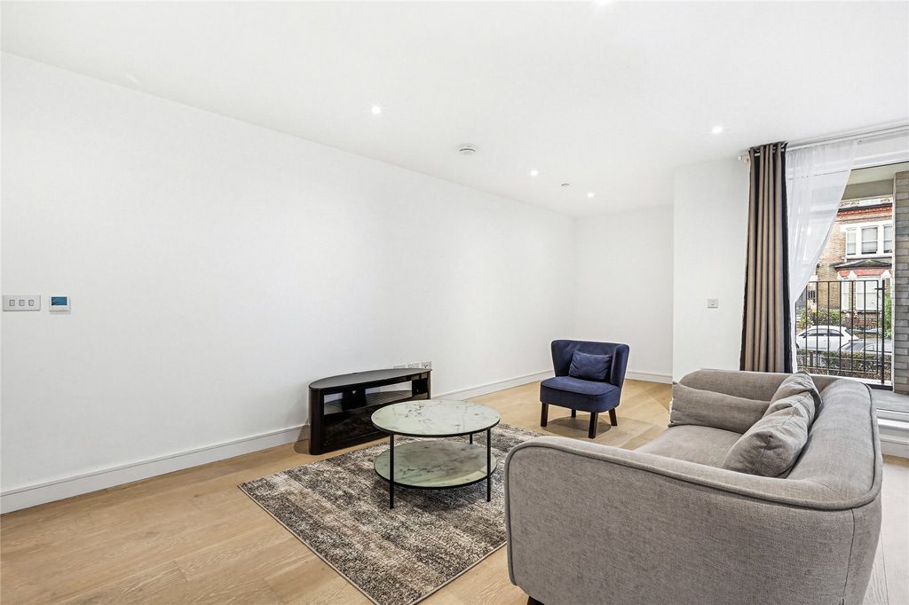 Property photo 3 of 14 Picture No. 12