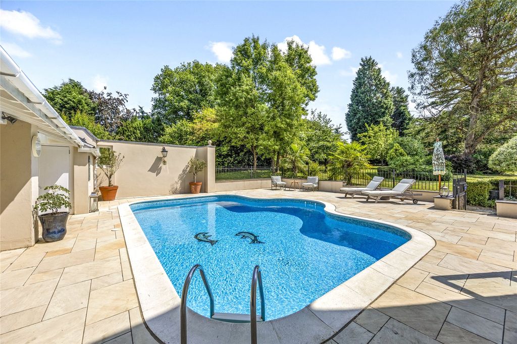 Property photo 2 of 19 Swimming Pool