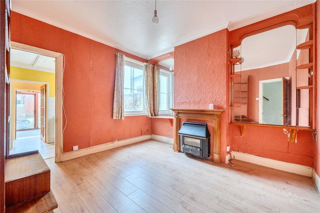 Property photo 2 of 16 Picture No. 11