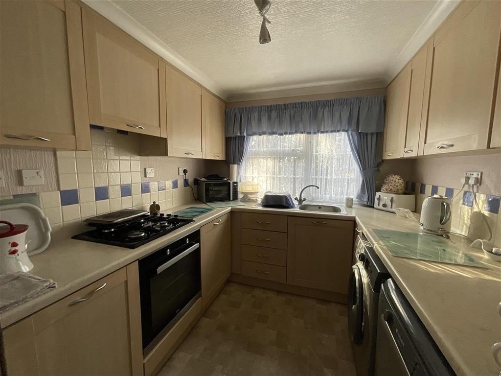 Property photo 2 of 9 Kitchen