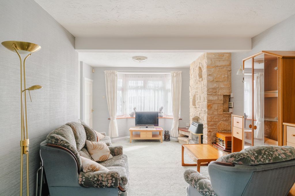 Property photo 2 of 17 3