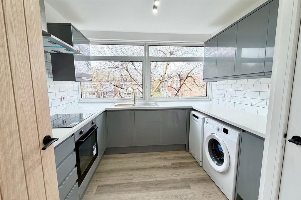 Property photo 2 of 9 Kitchen.Jpg