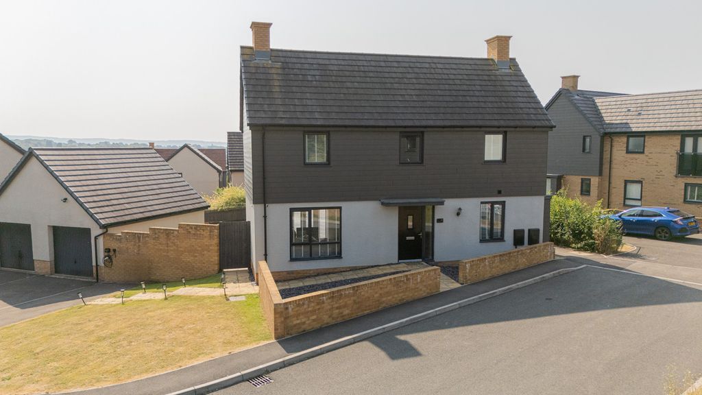 Property photo 1 of 33