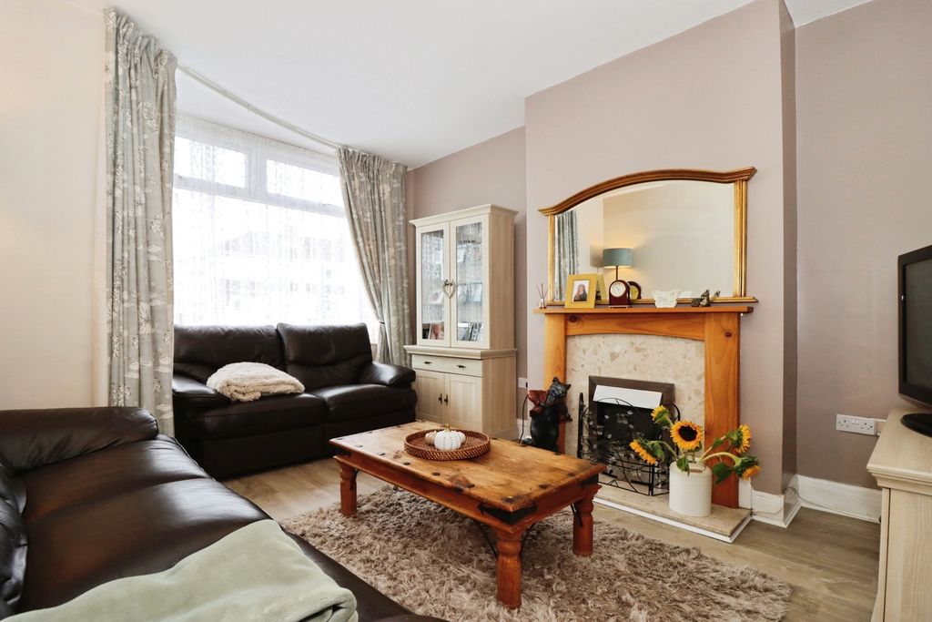 Property photo 3 of 13 Pbox-Img.Jpg