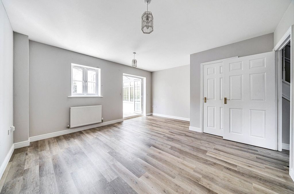 Property photo 3 of 19 Picture 3