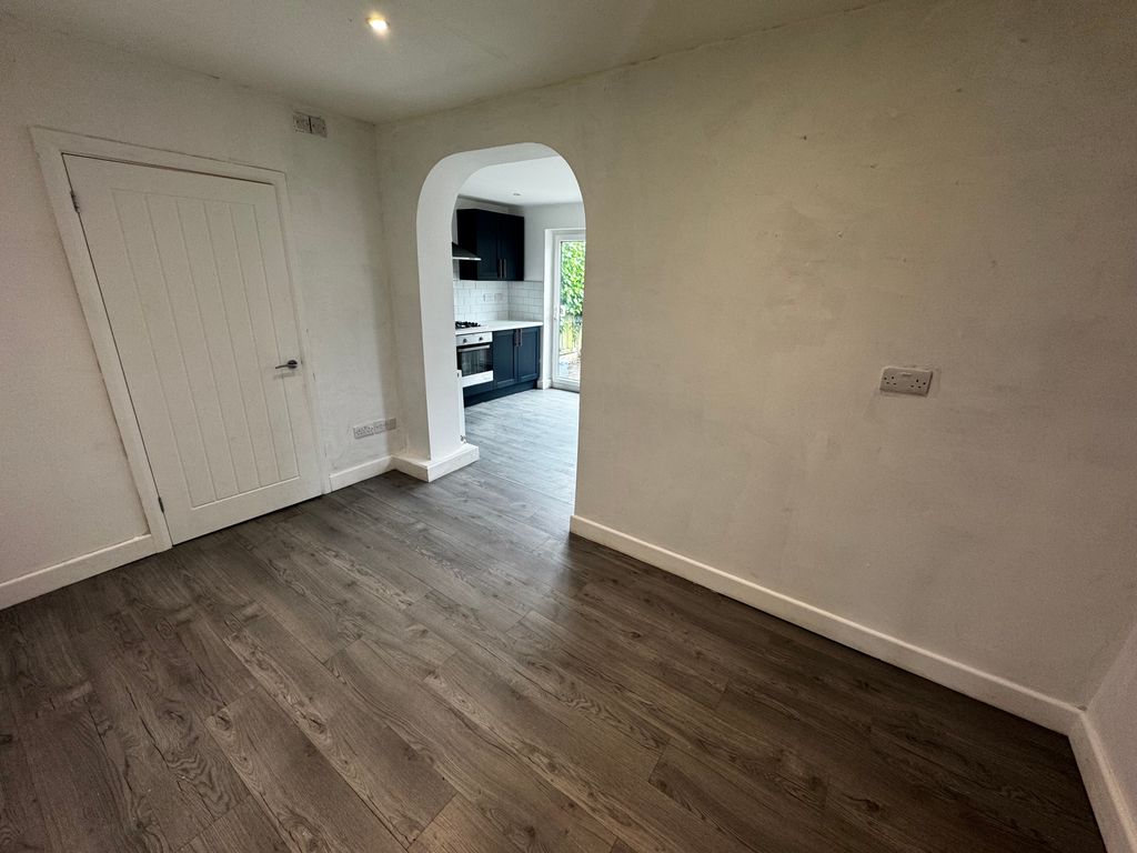 Property photo 3 of 9 Dining Room