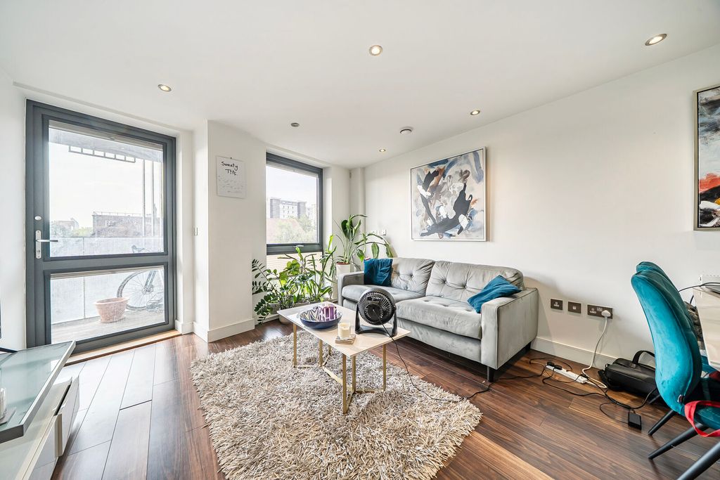 Property photo 2 of 18