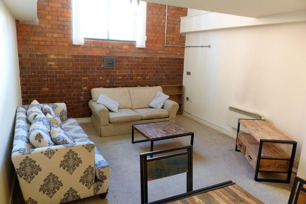 Property photo 3 of 27 Living Room