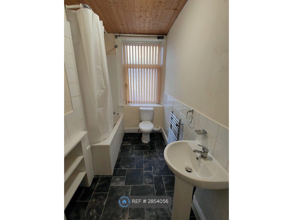 Property photo 3 of 9 Bathroom