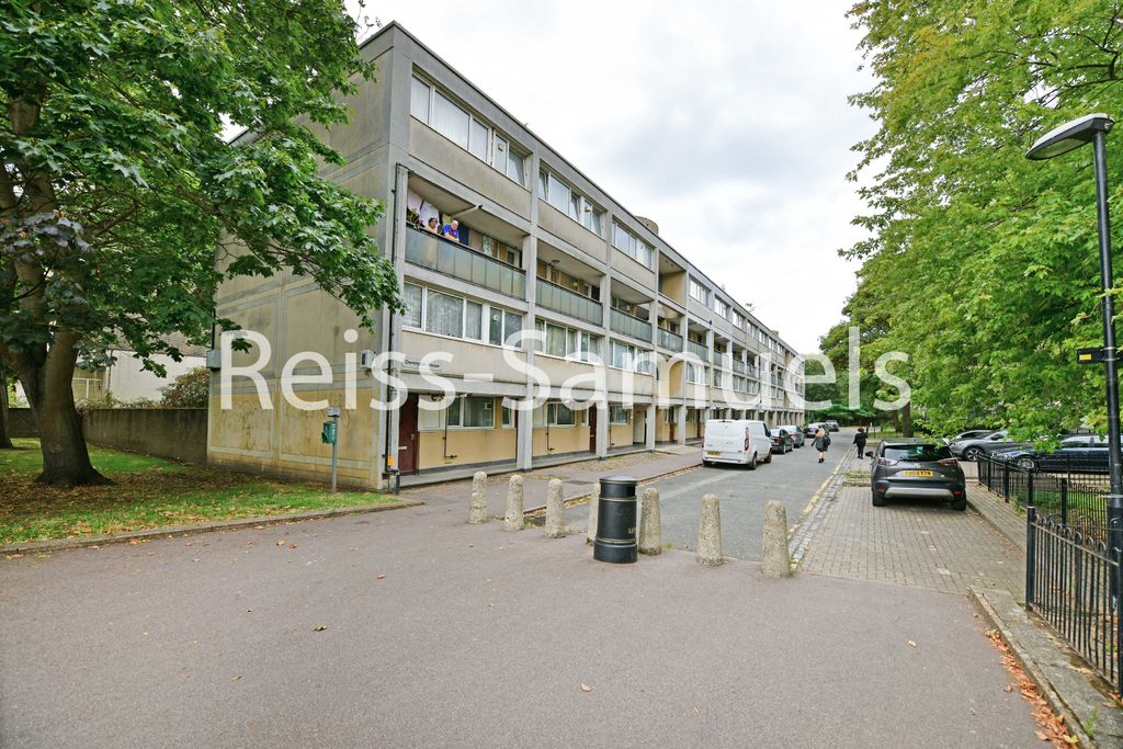 Property photo 2 of 32