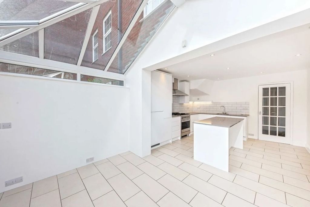 Property photo 2 of 12 5