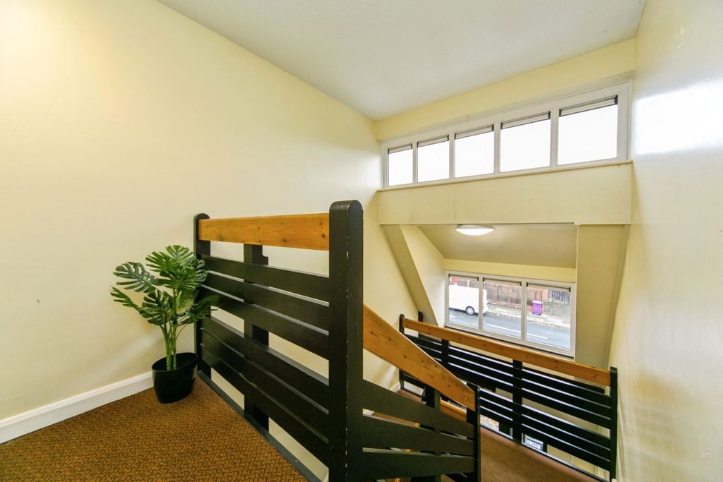 Property photo 2 of 17 Photo