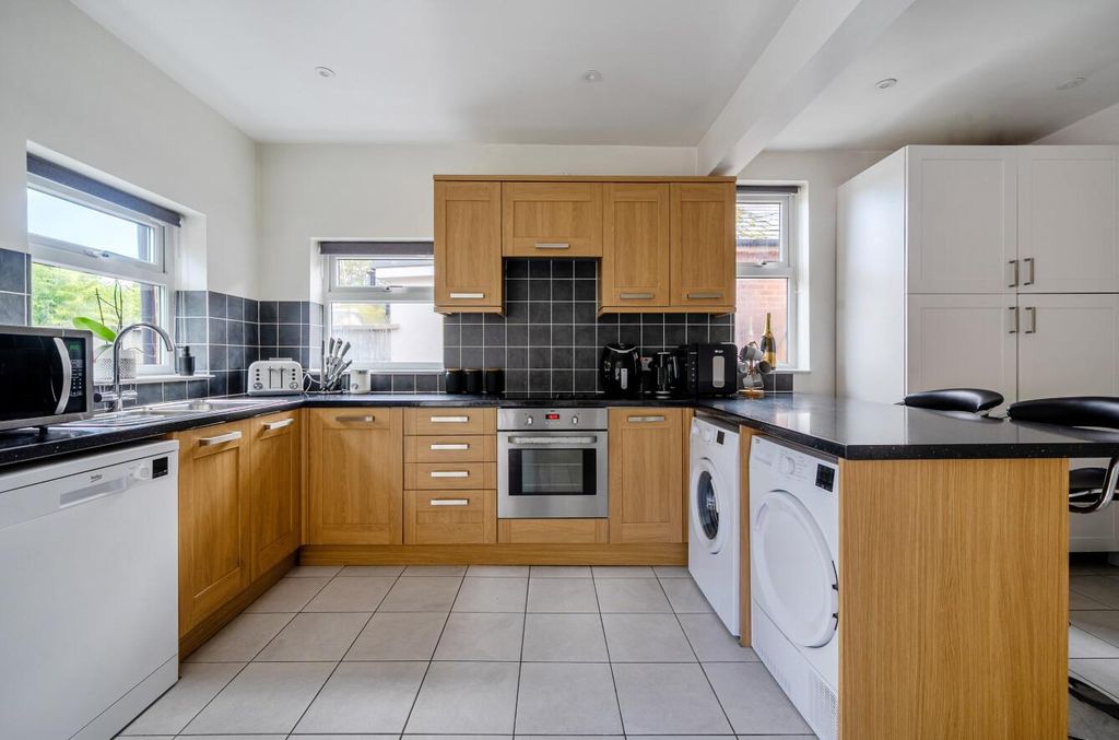 Property photo 3 of 16 1354473-5-68c82533253ee.Jpg