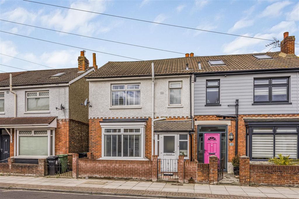 Property photo 1 of 18 83 Chesterfield Road, Baffins-Porticomarketing-Sol