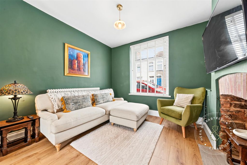 Property photo 3 of 31 Chancery-Lane-14.Jpg