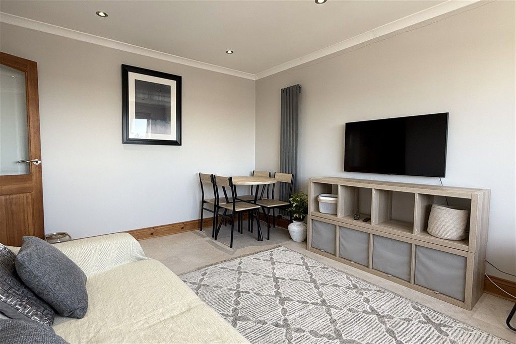 Property photo 3 of 11 Lounge