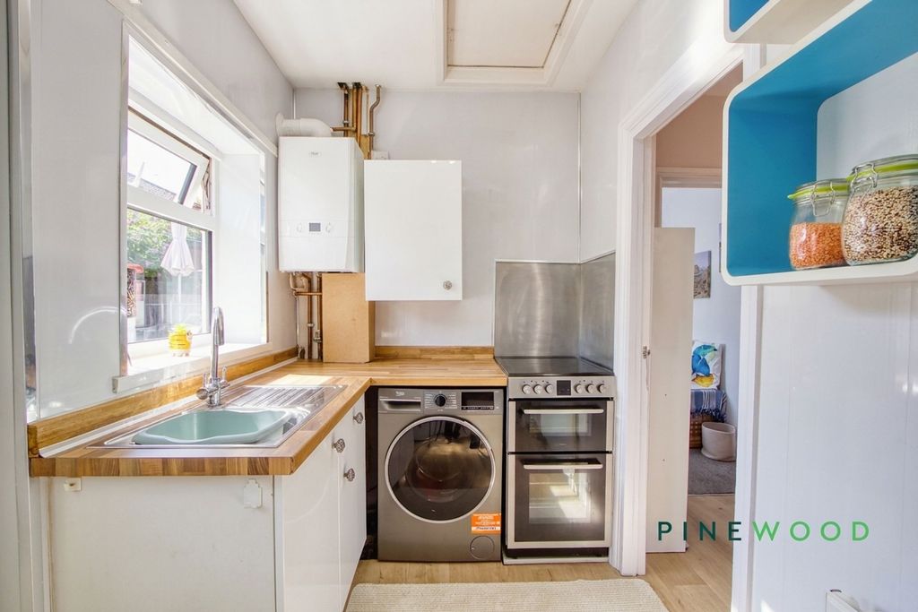 Property photo 2 of 17 Kitchen