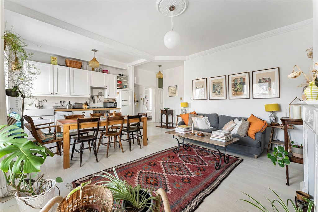 Property photo 2 of 18 Reception/Kitchen