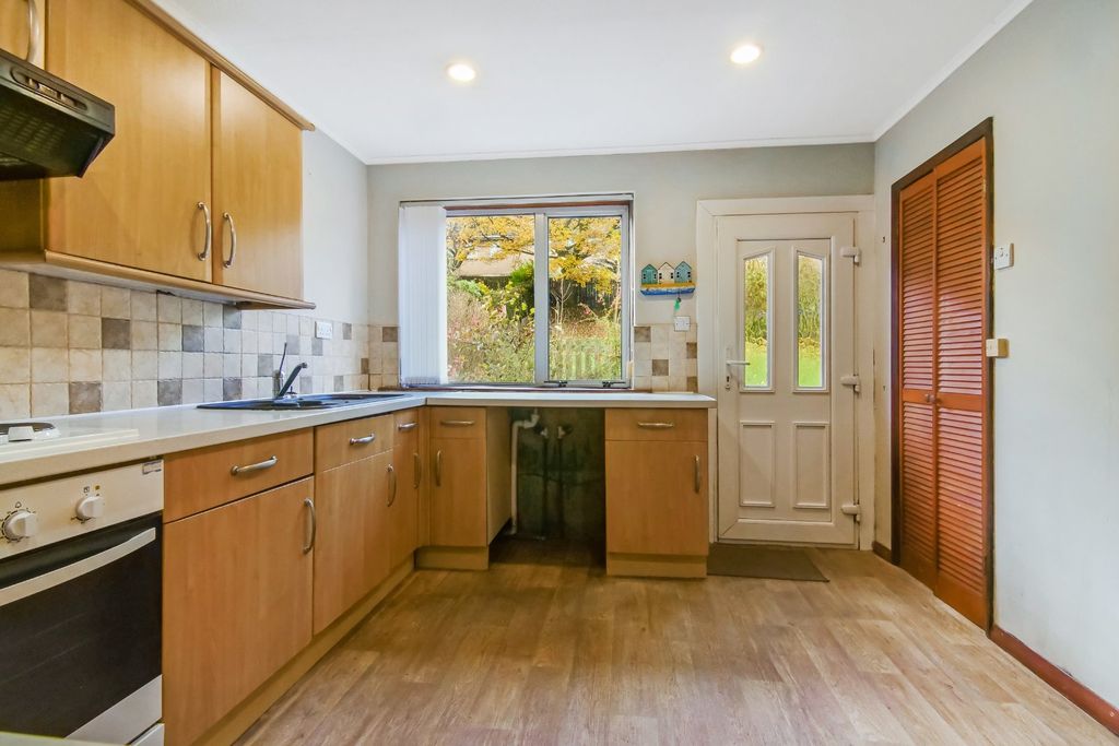 Property photo 3 of 12 Kitchen