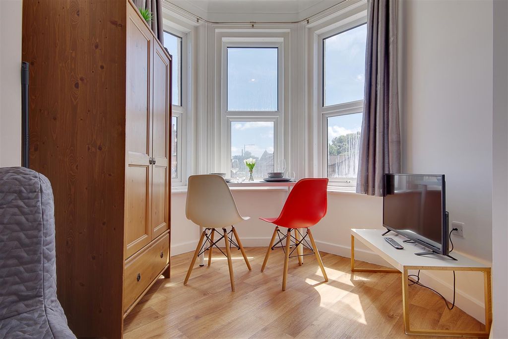 Property photo 3 of 9 Room4 C.Jpg