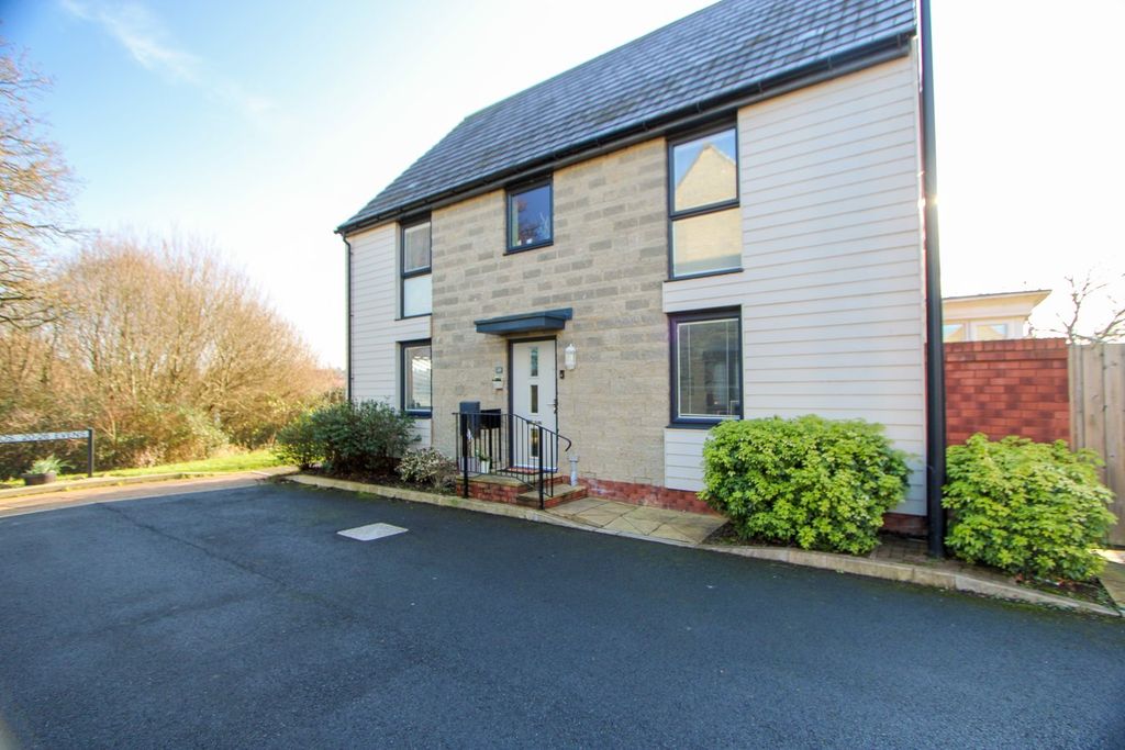 Property photo 1 of 28