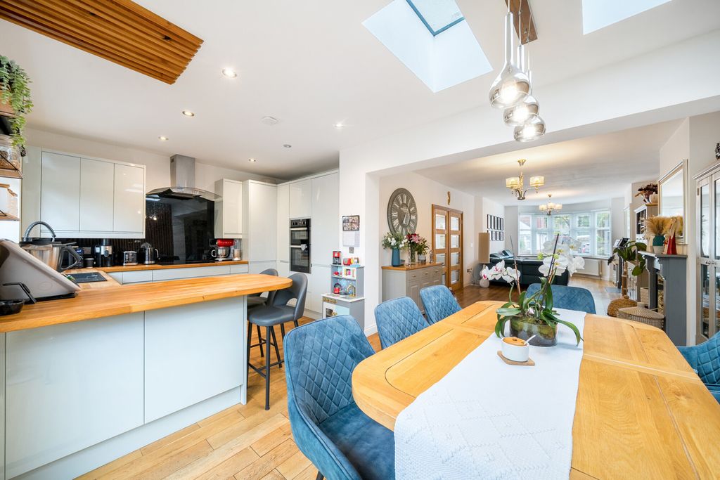 Property photo 3 of 21 1473126-8-6A2Ad7c...