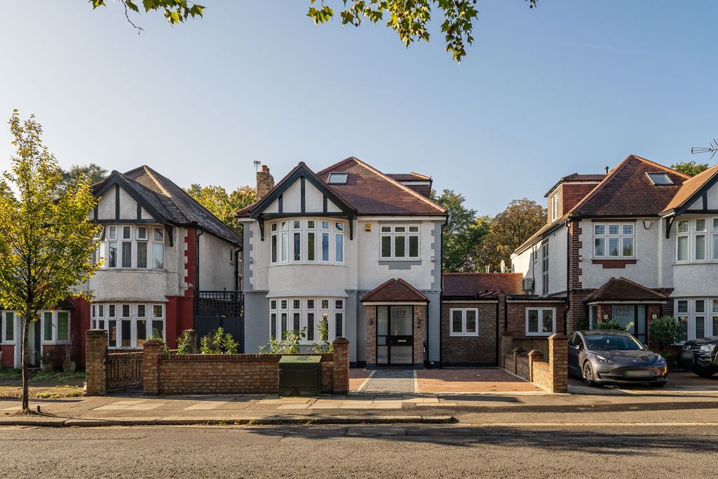 Property photo 2 of 20