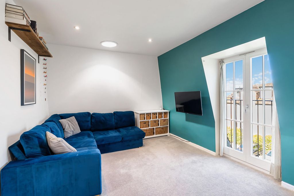 Property photo 2 of 10 Living Room