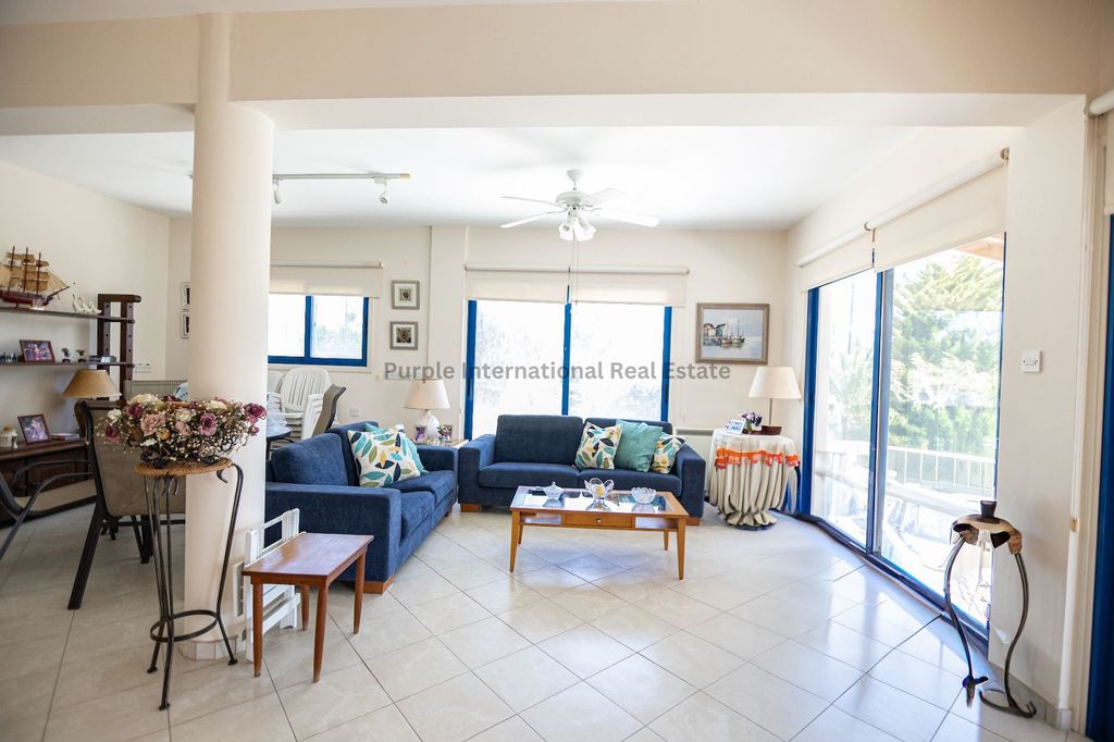 Property photo 2 of 32