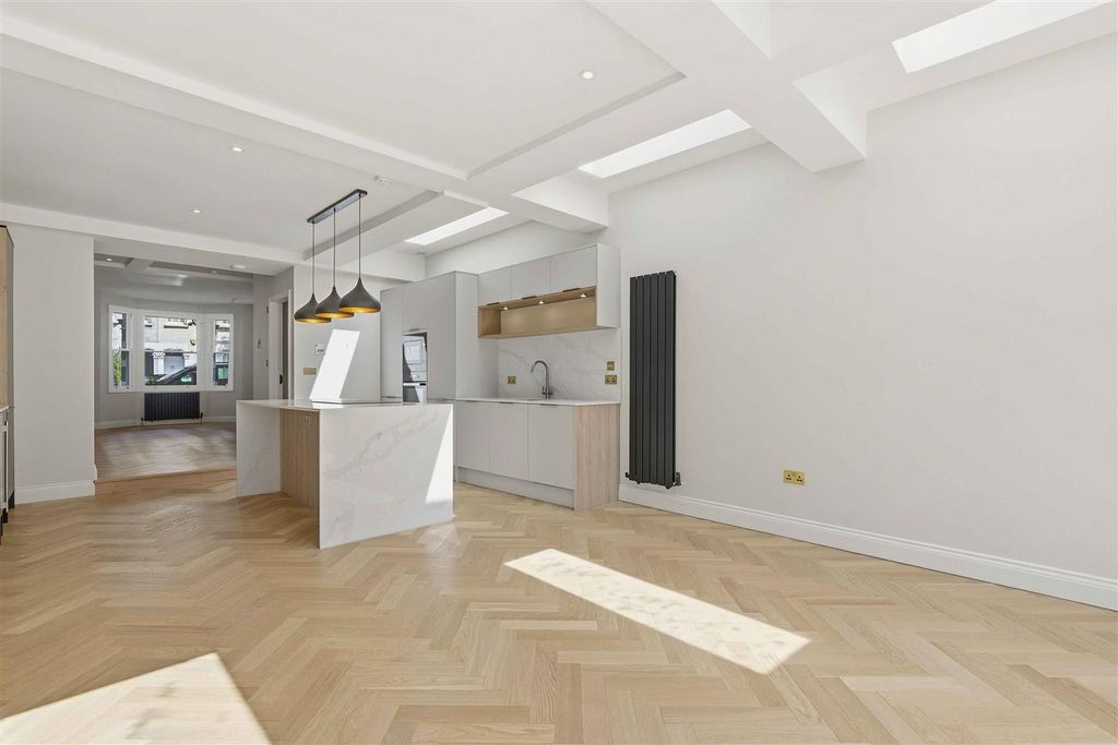 Property photo 2 of 29