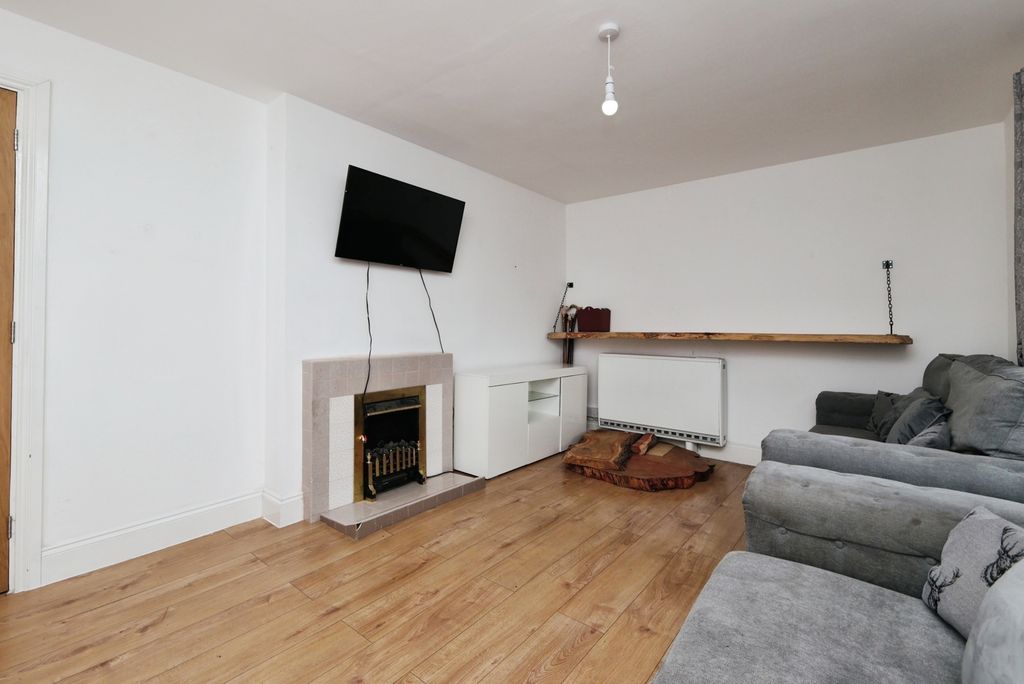 Property photo 3 of 16 Photo