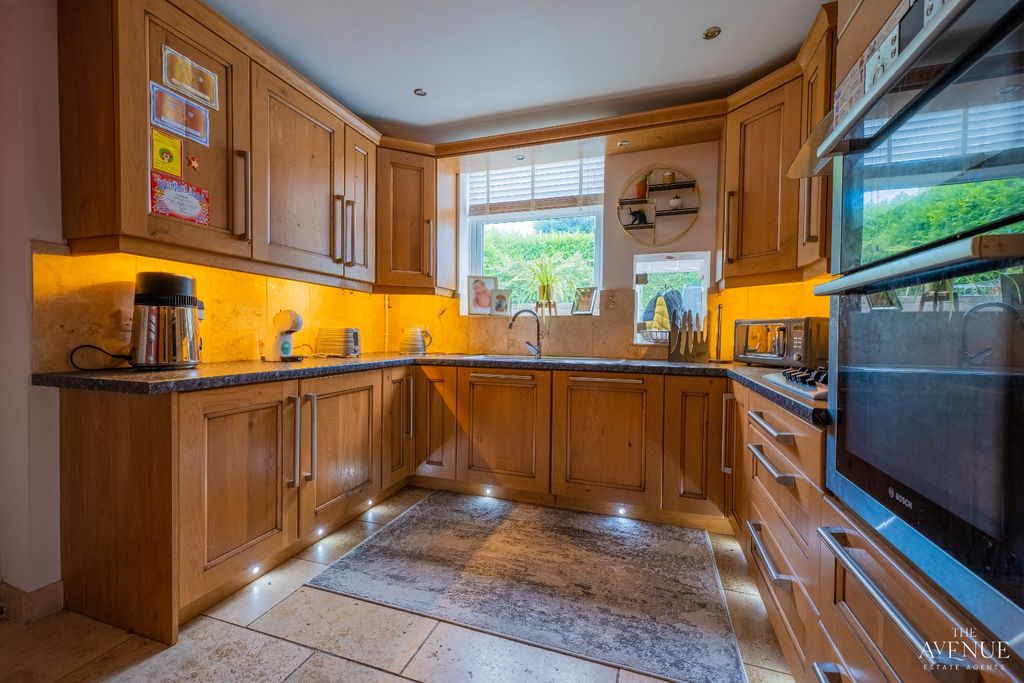 Property photo 3 of 26 2407647