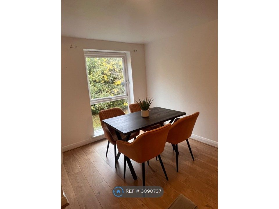 Property photo 3 of 11 Dining