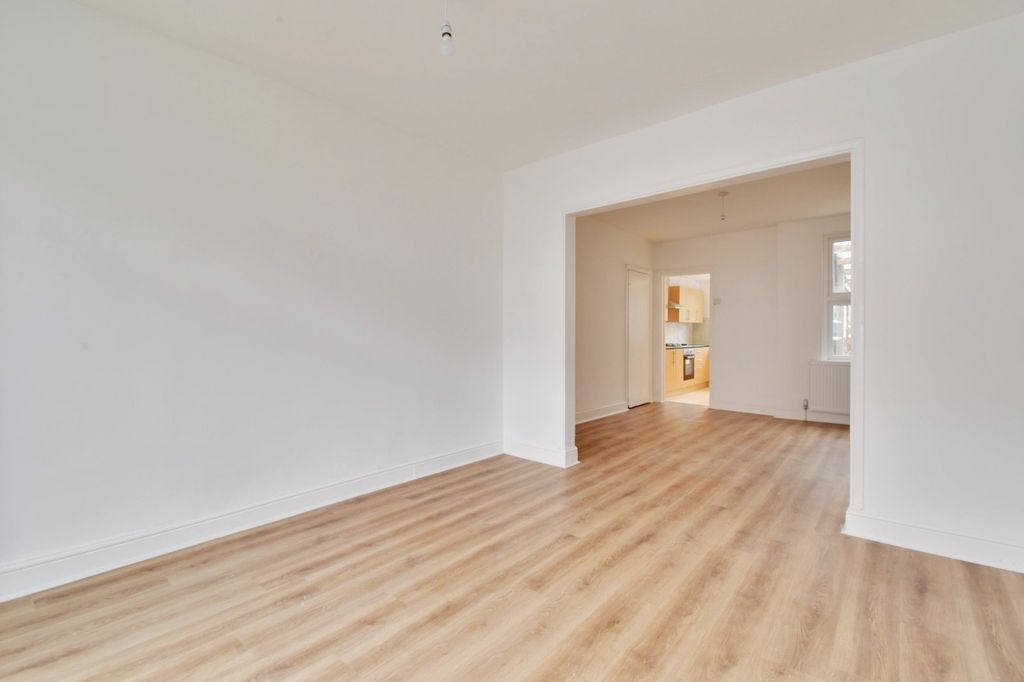 Property photo 3 of 11 Picture No. 06