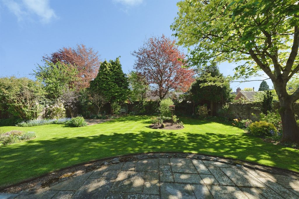 Property photo 3 of 31