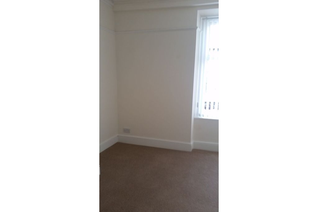 Property photo 3 of 32 Flat One