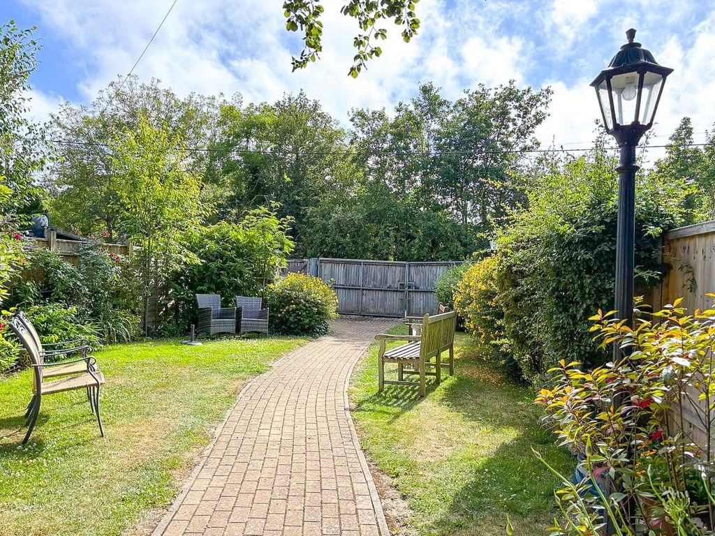 Property photo 3 of 12