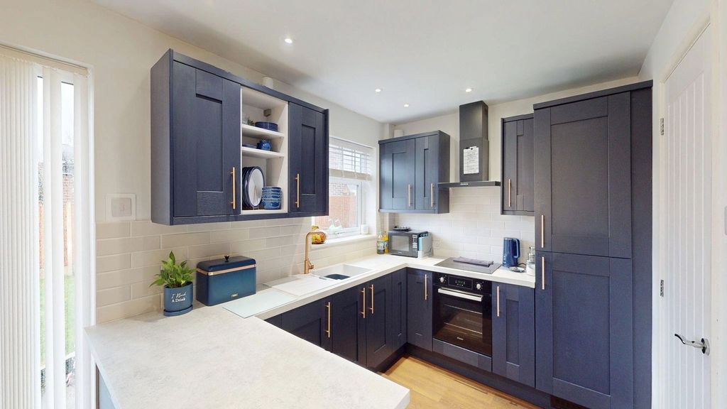 Property photo 2 of 12 Kitchen