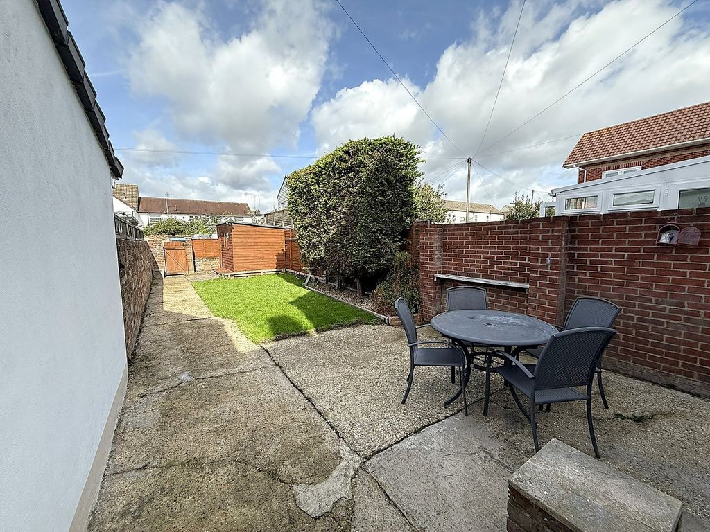 Property photo 2 of 27