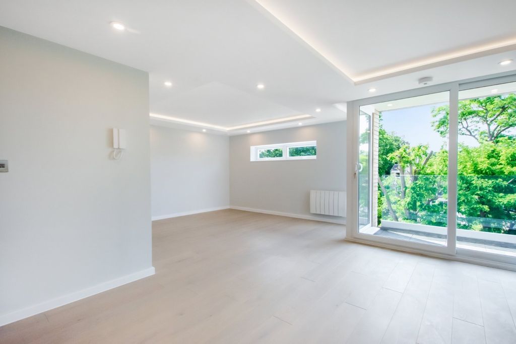 Property photo 2 of 13 5225371