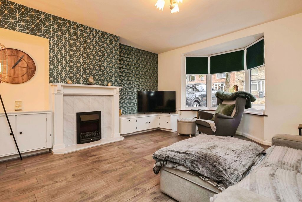 Property photo 2 of 17 Photo