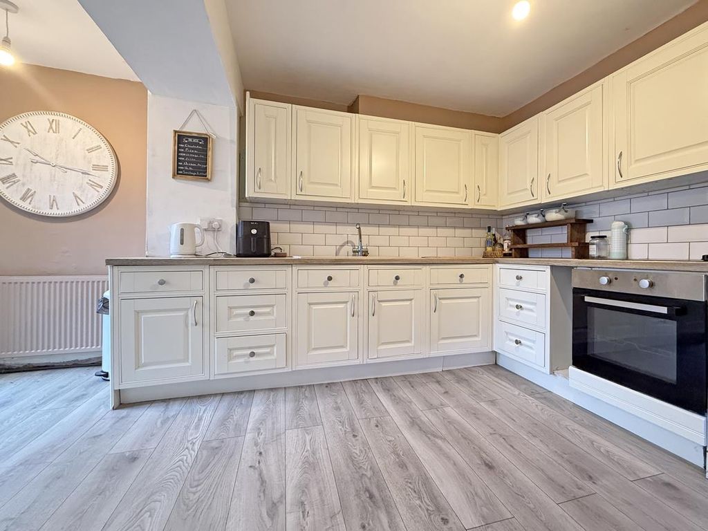 Property photo 3 of 12 Butt Park Road 39 - Kitchen.Jpg